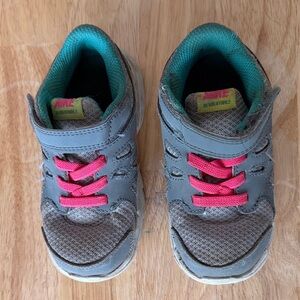 Nike Kids Sneakers Gray with Pink Accents Size 8